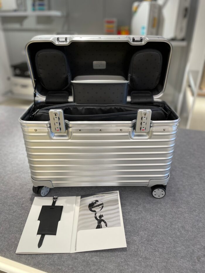 For reference] Some pictures of pre-LVMH Rimowa Pilot multiwheel