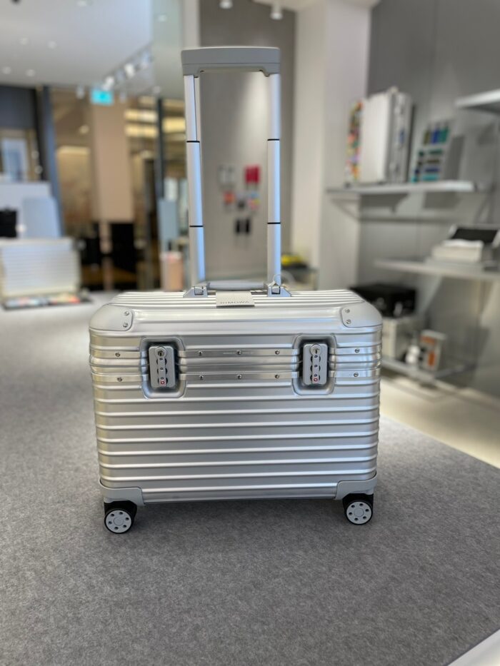 For reference] Some pictures of pre-LVMH Rimowa Pilot multiwheel