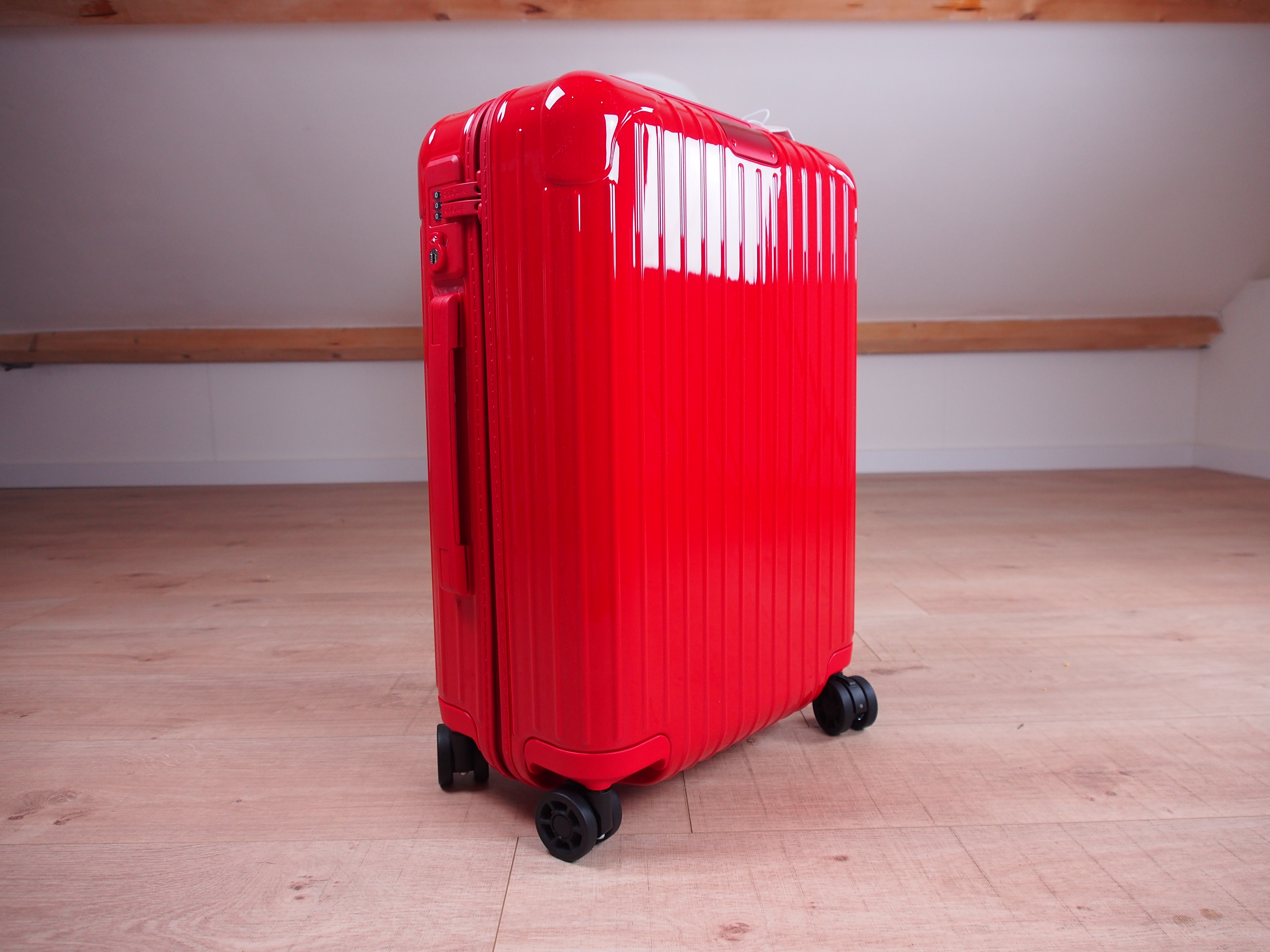 Rimowa Essential Cabin S Gloss Red | Gracefuldegrade
