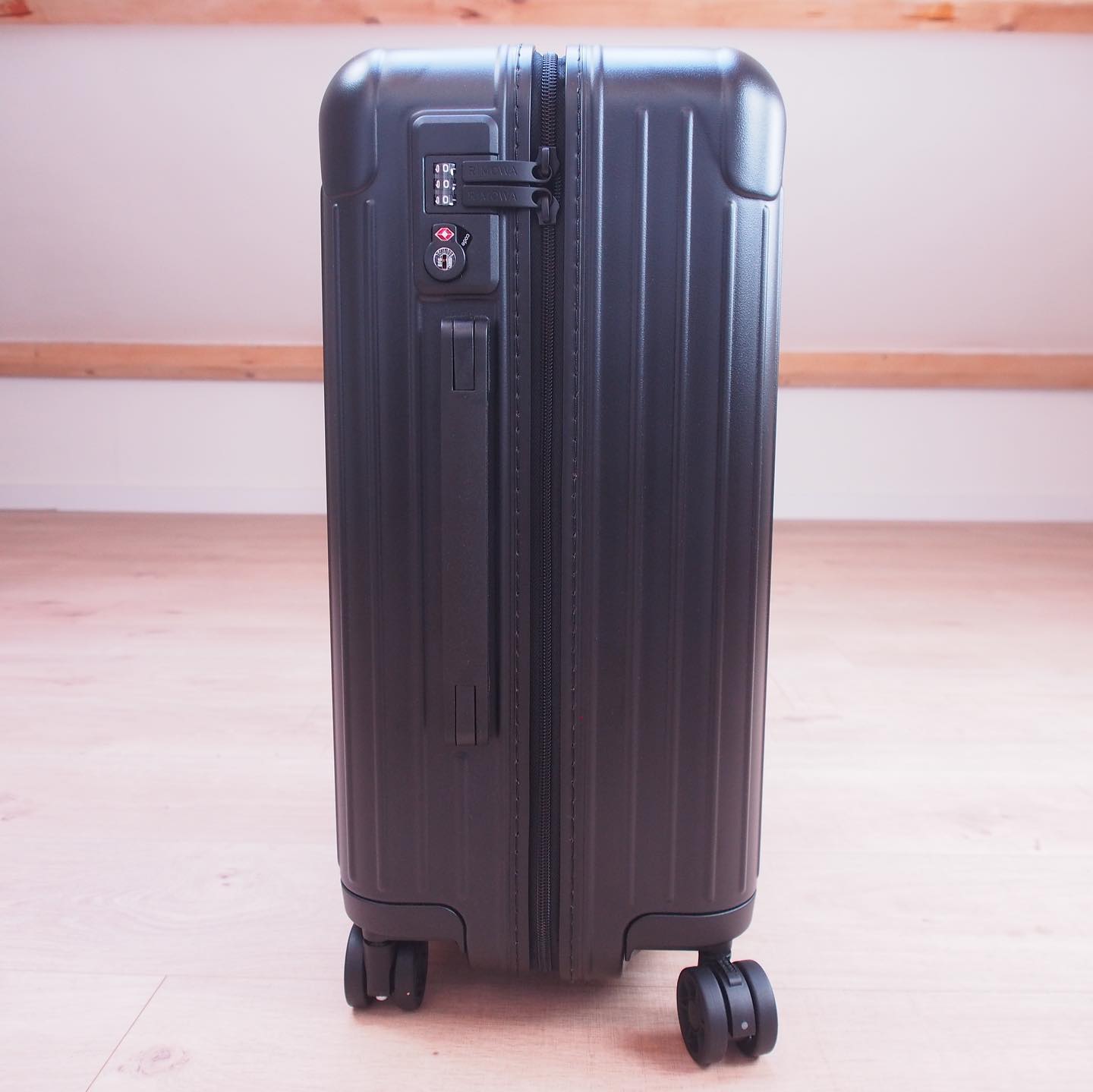 Rimowa Essential Cabin side | Gracefuldegrade