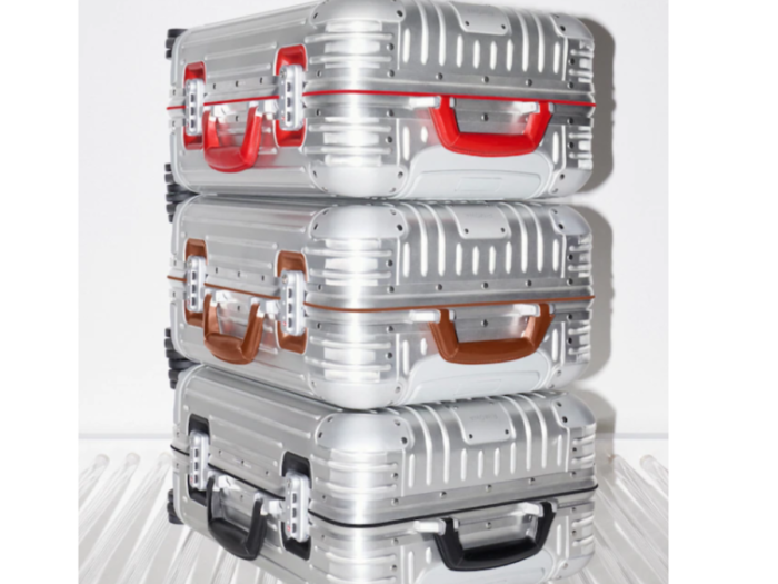 Multiple Rimowa Original Twist