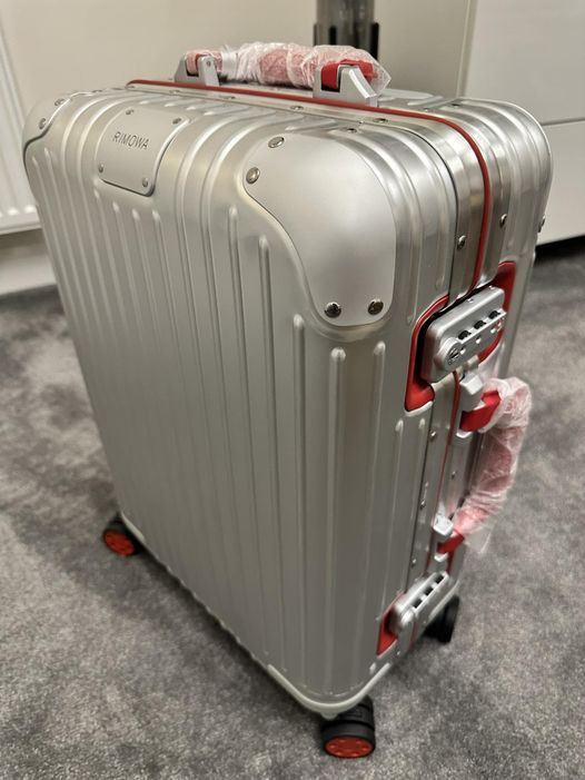 Rimowa: The Difference Between The Classic Cabin & The Original Cabin -  BAGAHOLICBOY