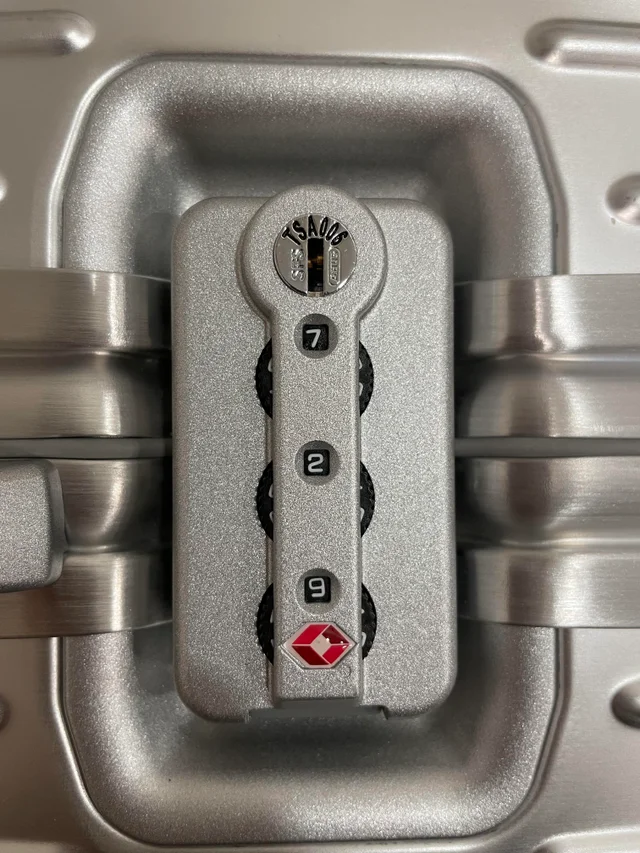 real rimowa tsa lock