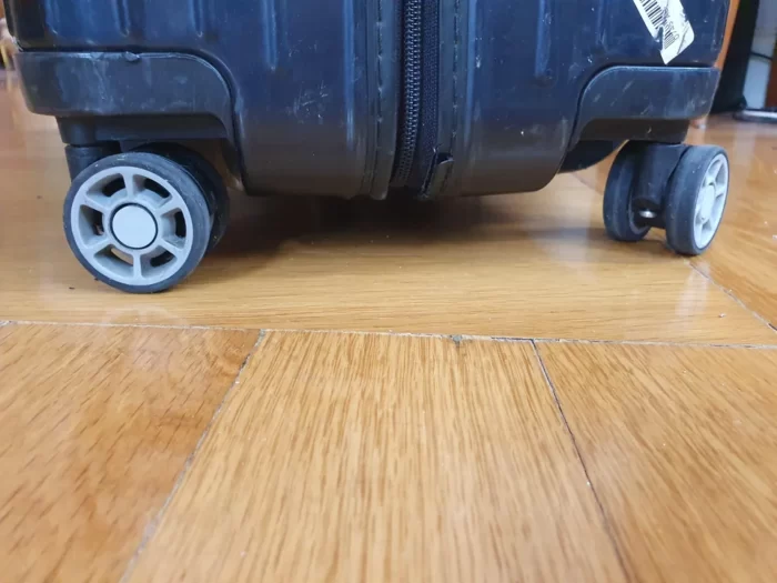 Rimowa Essential Lite wheels